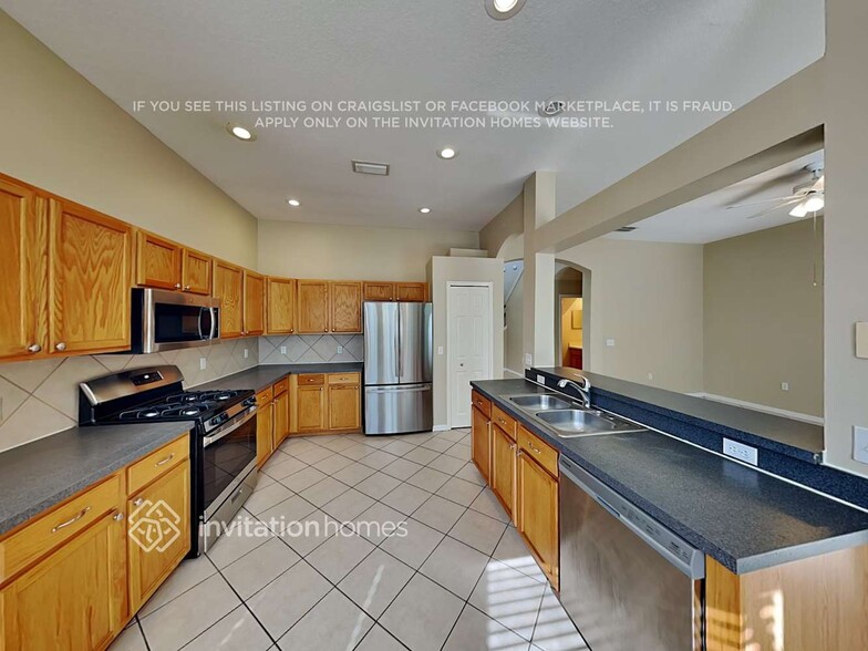Building Photo - 6219 Macaw Glen