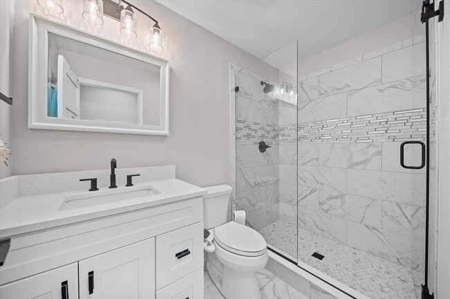 Building Photo - 353 Twin Oaks Dr
