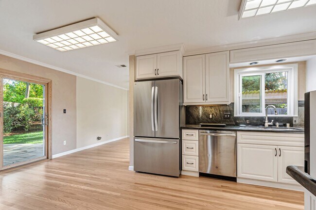 Building Photo - Elegant and Spacious 4Bedroom Sunnyvale Home