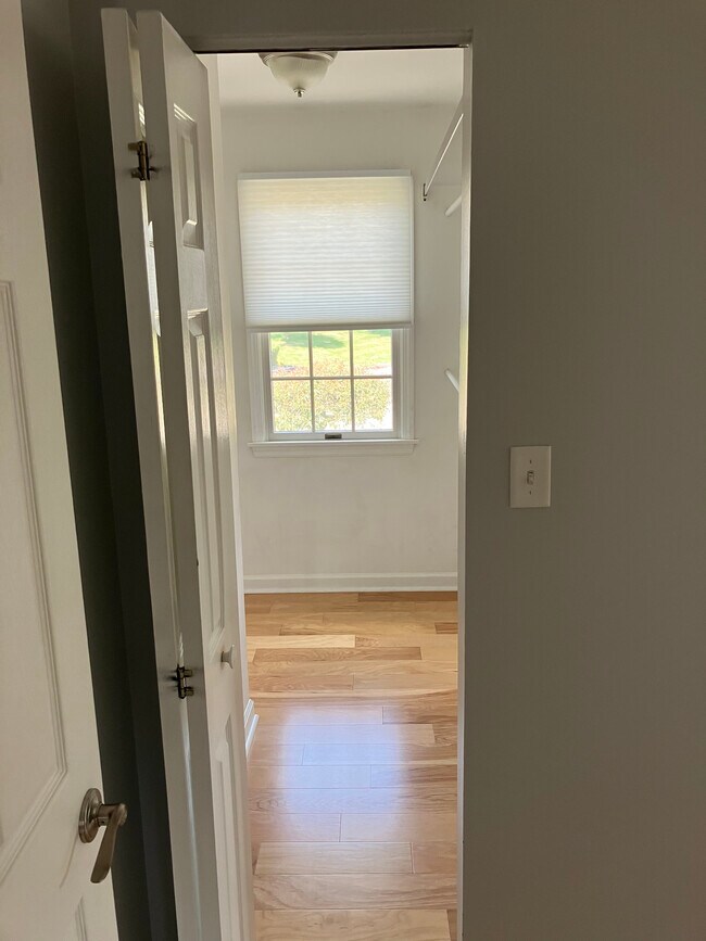 Building Photo - 77 Hennig Dr