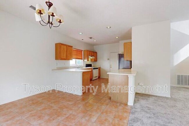 Building Photo - 7509 Cricket Hill Dr NE