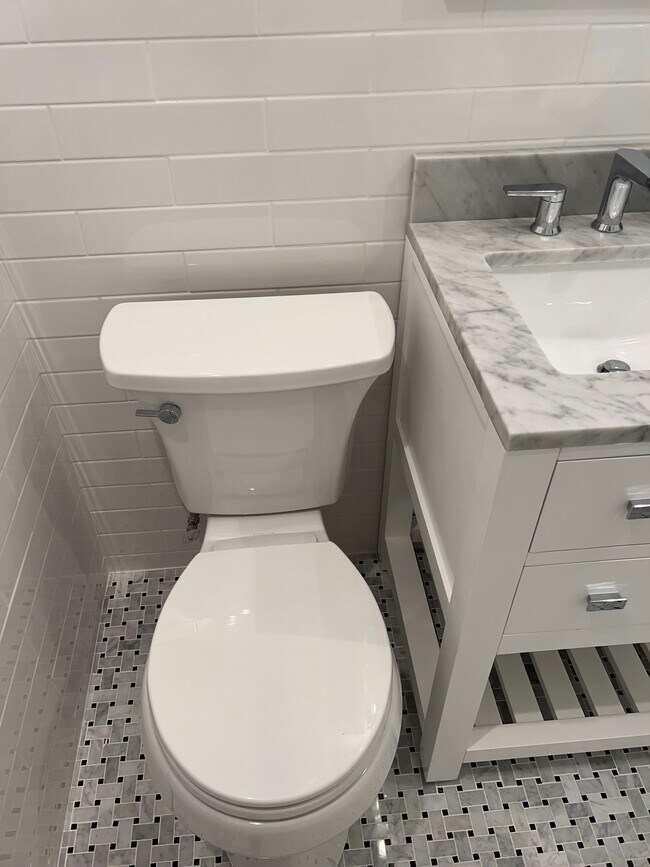 Building Photo - 215 5th St SE