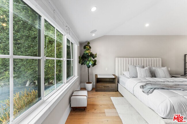 Building Photo - 13339 Margate St