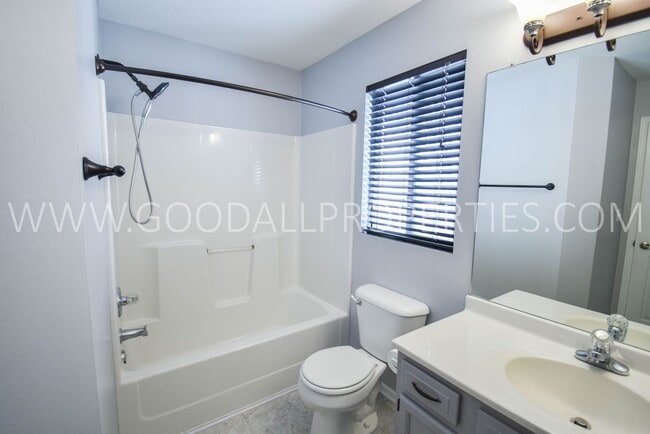 Building Photo - 4 Bedroom 3 Bath Home 3 Car Garage with large fenced in yard in Waukee