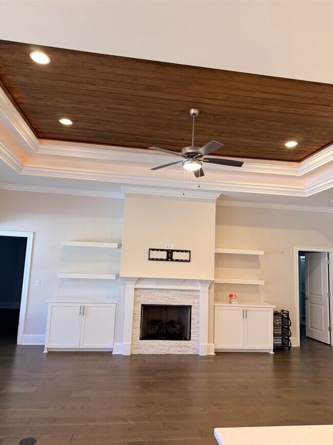 Building Photo - 5742 Vlg Rdg Ln