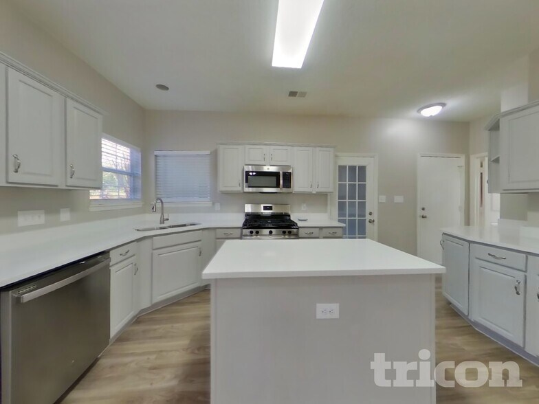 Building Photo - 14203 Misty Brook Ln