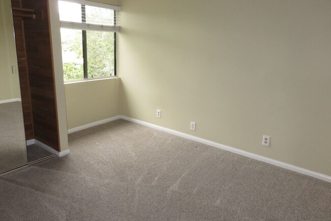 Building Photo - Townhome for Rent — La Jolla Village, South Point Community