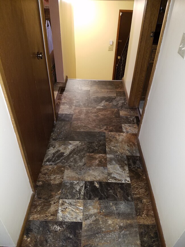 Hallway - Upper level - 7948 Ewing Ave N
