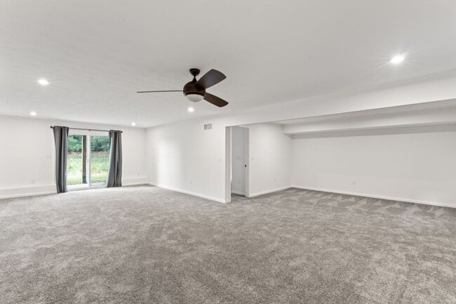 Building Photo - 10046 Windcrest Farms Ln