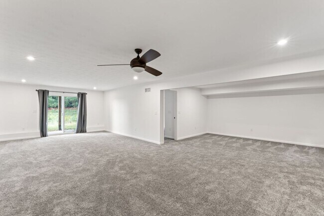 Building Photo - Short Term New Construction Townhouse for rent! Rental tell the end of May