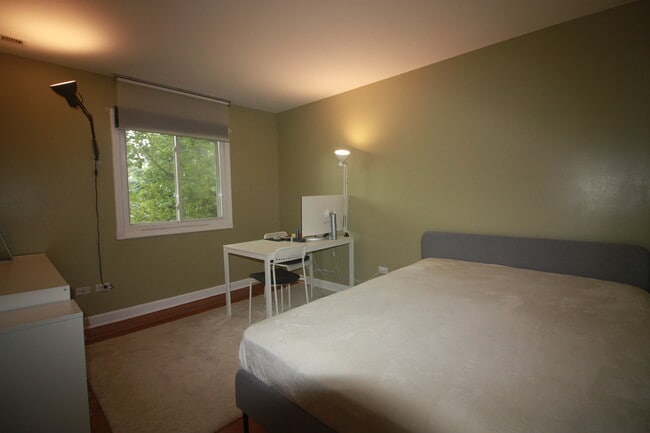 Building Photo - 1624 Greenwood Rd