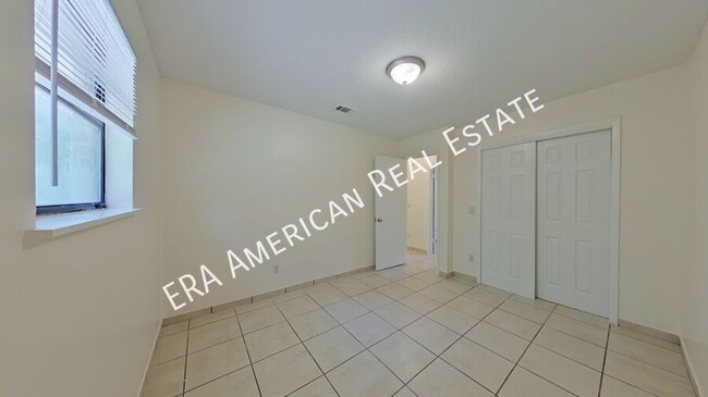 Building Photo - 126 Twin Trees Dr