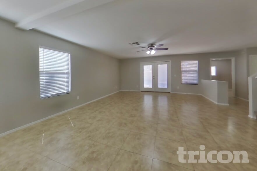 Building Photo - 2283 E Palm Beach Dr