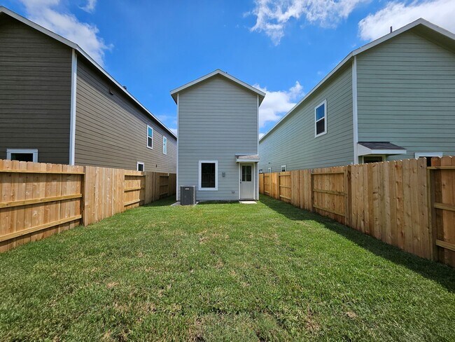 Building Photo - 21431 Carosella Dr