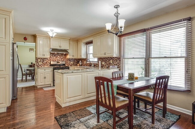 Building Photo - 2238 Gleneagles Dr