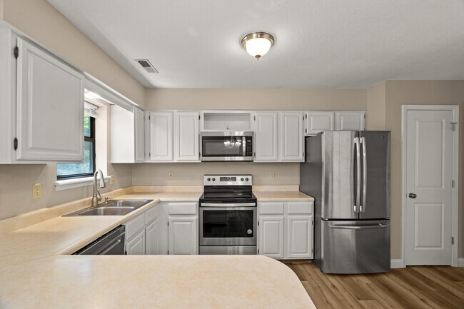 Building Photo - 3609 Madera Dr
