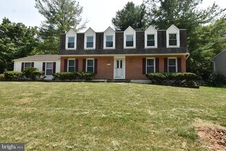 Building Photo - 8673 Cooperhawk Ct