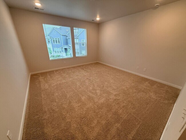 Building Photo - New 2026 3-Bedroom Townhome in Kinston Near HUB