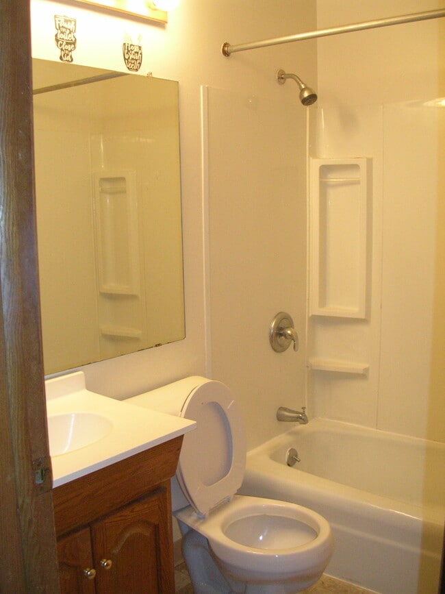 Building Photo - 4025 S 65th St