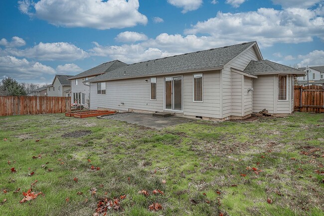 Building Photo - Spacious Single Level Home w/ Fully Fenced...