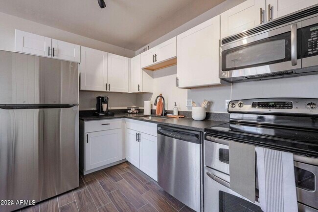 Building Photo - 3611 N 21st Dr