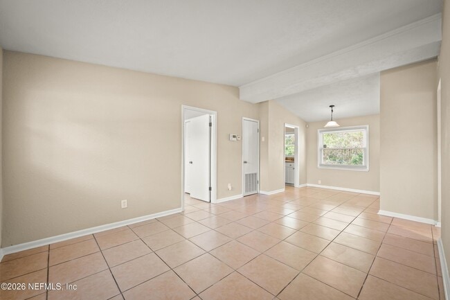 Building Photo - 909 Westgate Dr