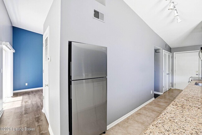 Building Photo - 2745 Grinstead Dr