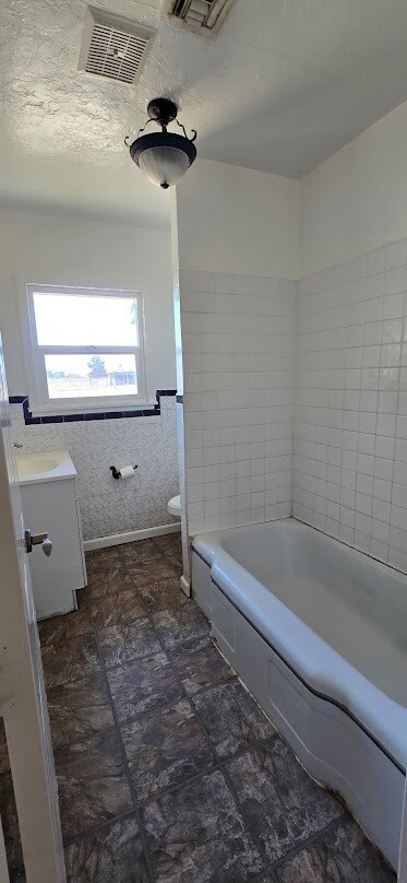 Building Photo - 21621 Pine Ridge Ave