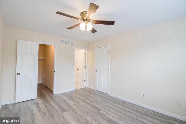 Building Photo - 254 Stanford Pl