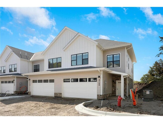 Building Photo - 4756 Ironwood Cir