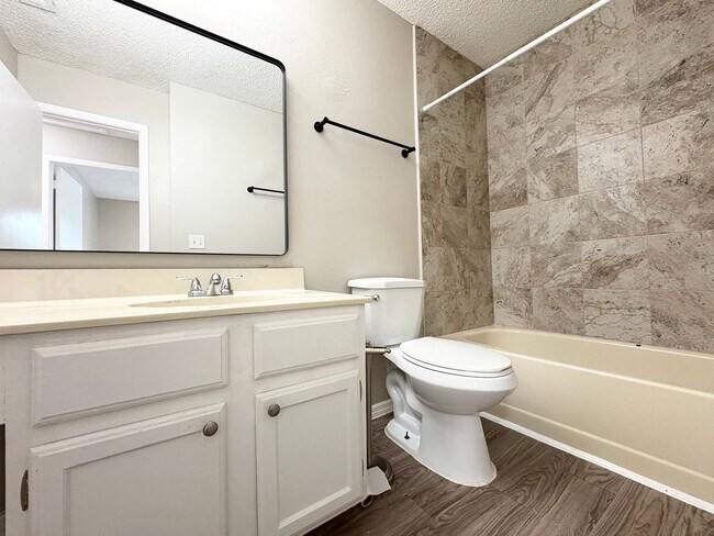 Building Photo - ~ Beautiful 3B/2.5B Lake Mary Home ~ Carpe...