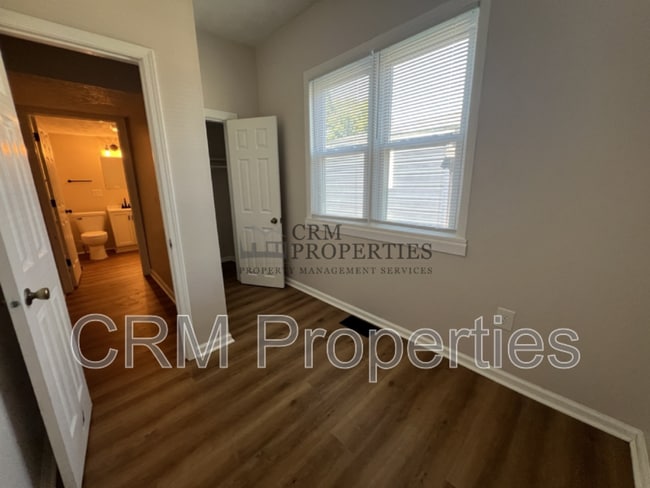 Building Photo - 1329 N Wabash Ave