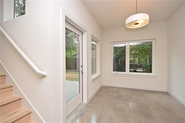 Building Photo - 5405 Sunshine Dr