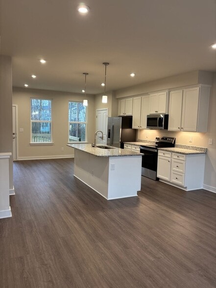 Building Photo - 711 Tambor Rd