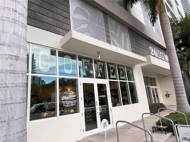 Building Photo - 321 NE 26th St