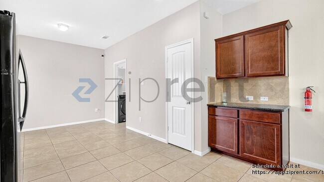 Building Photo - 1933 Howth Ave