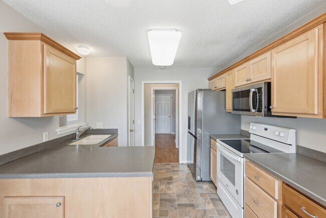 Building Photo - Centrally Located Home in Richmond Hill