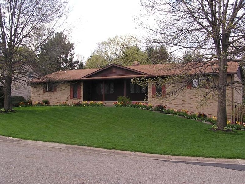 Primary Photo - 2131 Mohler Dr NW