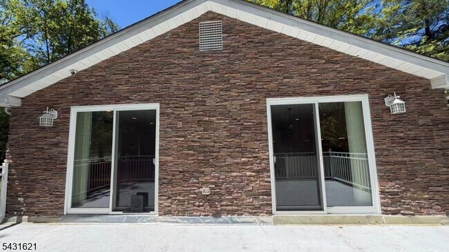 Building Photo - 23 Hillcrest Rd