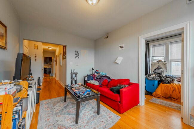 Building Photo - 3025 W Diversey Ave