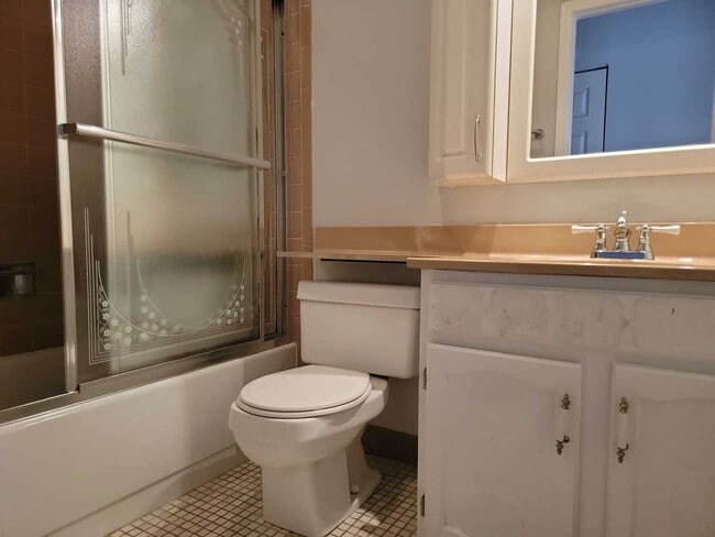 Building Photo - 877 Cross Creek Dr W