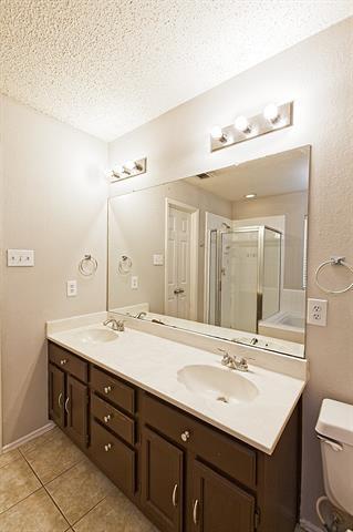 Building Photo - 1321 Overlook Dr