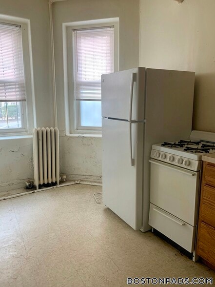 Building Photo - 137 Park Dr