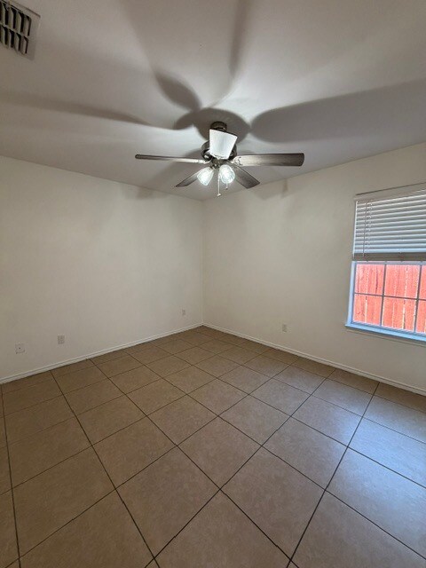 Building Photo - 307 W Reid Dr