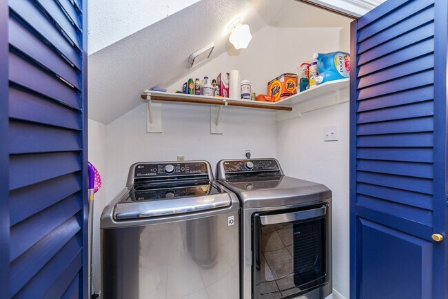Building Photo - 15826 Jamie Lee Dr