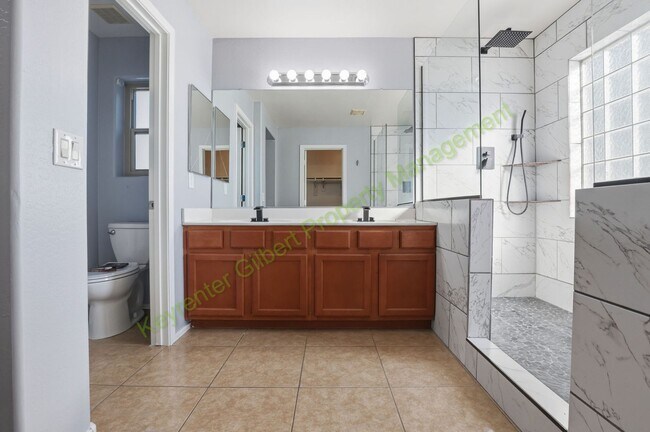 Building Photo - Corner Lot Gilbert Home with Modern Comforts in a Prime Location