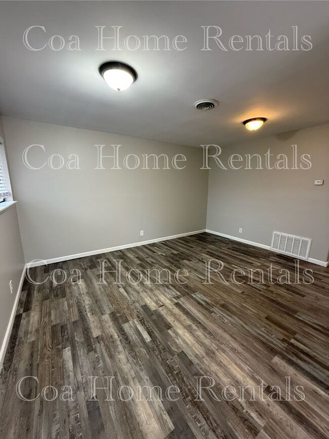 Building Photo - El Monte