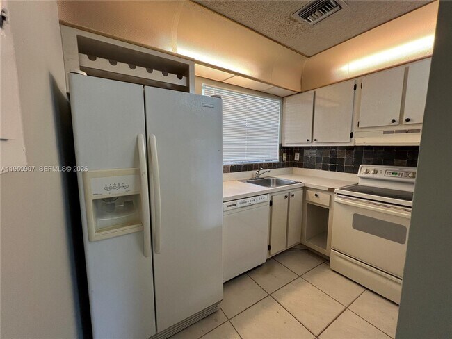 Building Photo - 809 NE 214th Ln