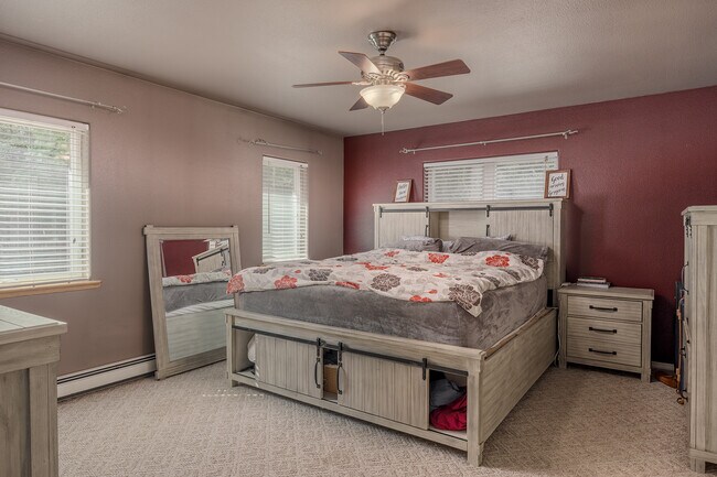Building Photo - 2331 Blue Sparkle Dr