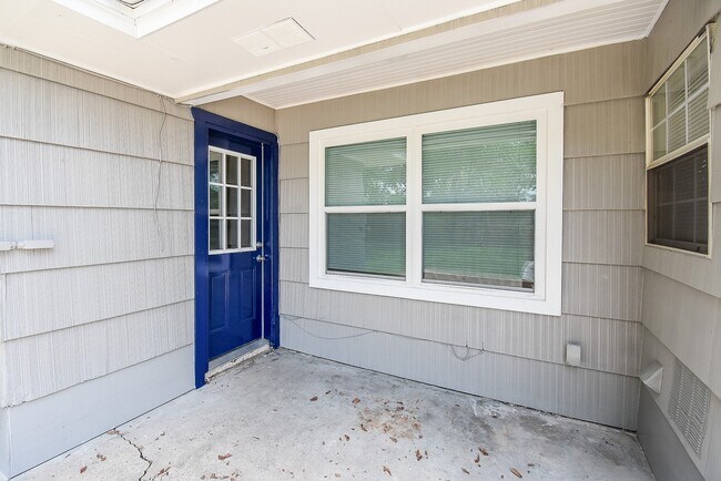 Building Photo - 7406 Schiller St